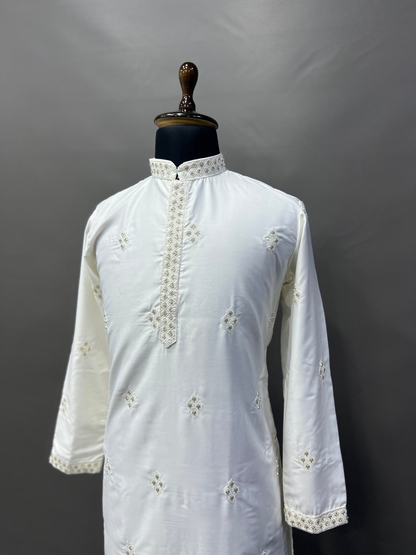 CLASSIC DESIGNER KURTA FOR MEN'S