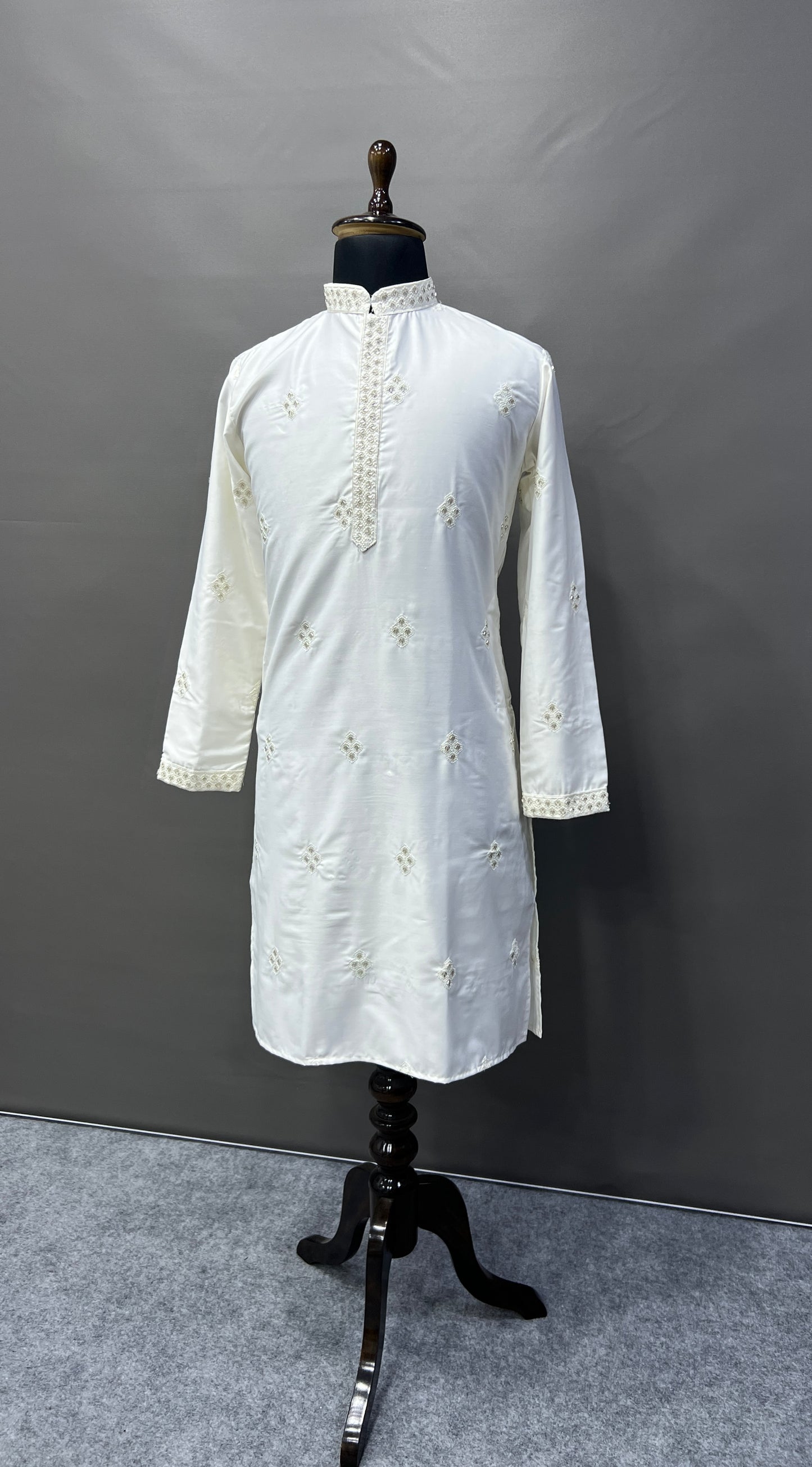 CLASSIC DESIGNER KURTA FOR MEN'S
