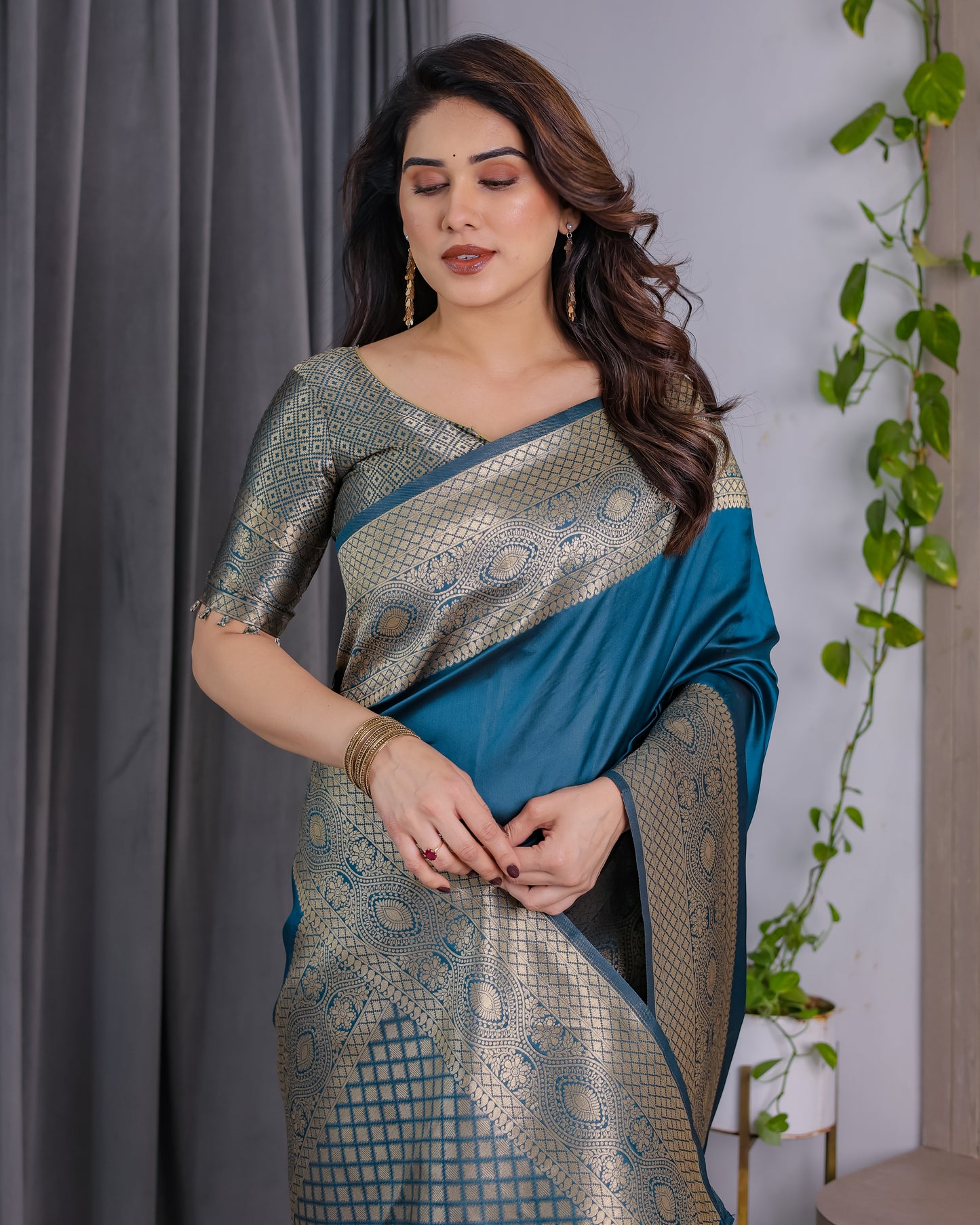 Jacquard Weaving with Golden Zari Lichu Silk Saree