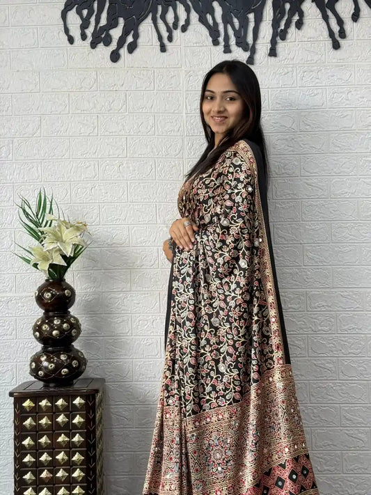 Viscose latkan detail on pallu of black mal cotton mirror work saree