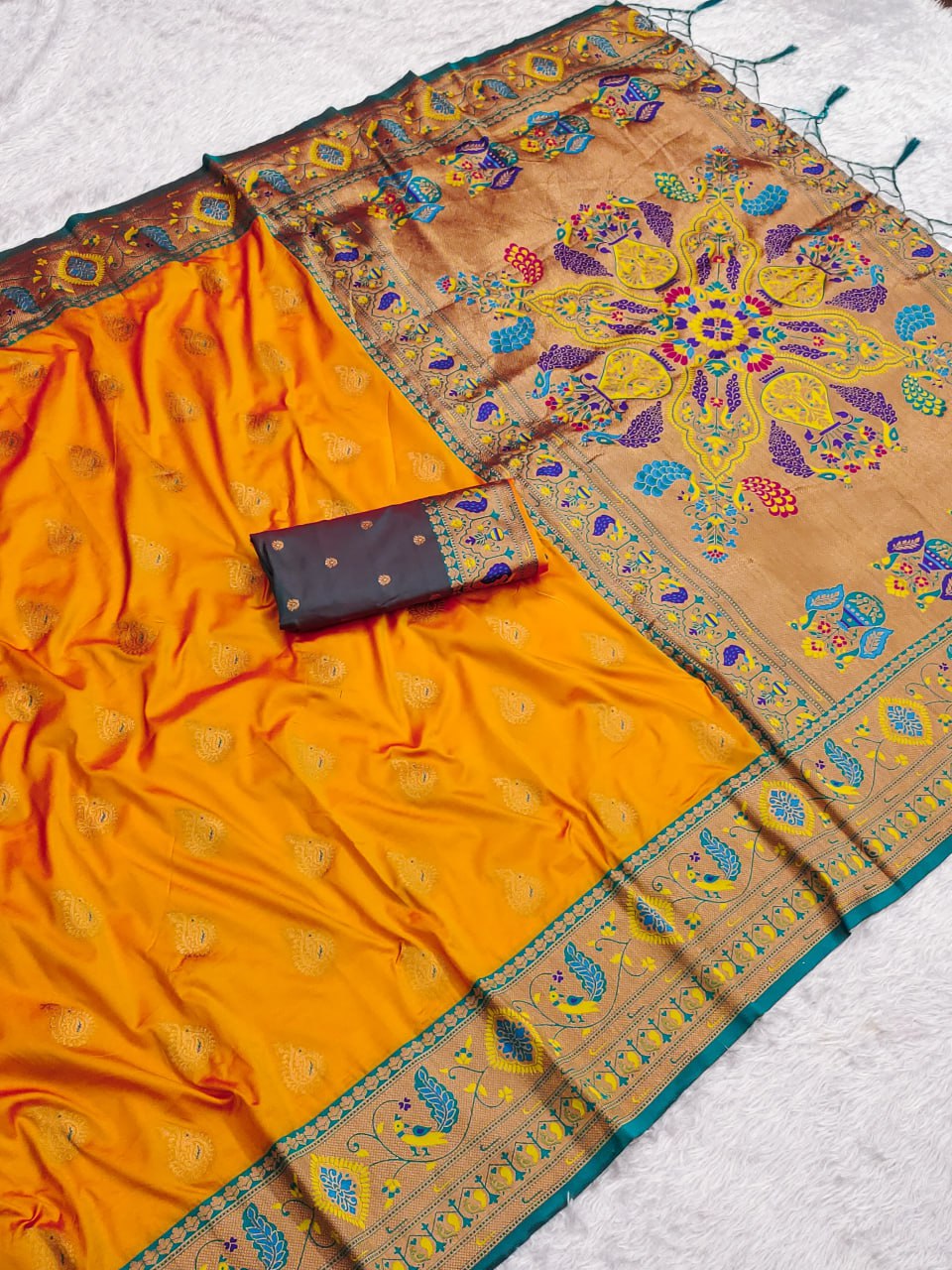 Exquisite Gold Zari Weaving Paithani Silk