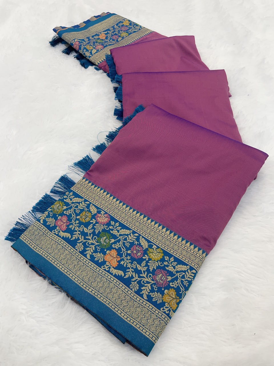 Elegant Gala Plain Body with Kadiyal Paithani Weaves Soft Silk Saree