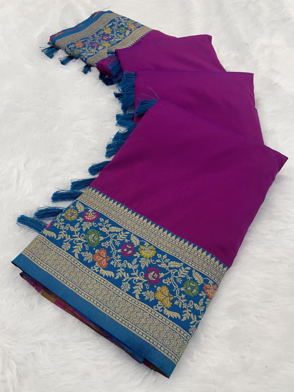 Elegant Gala Plain Body with Kadiyal Paithani Weaves Soft Silk Saree