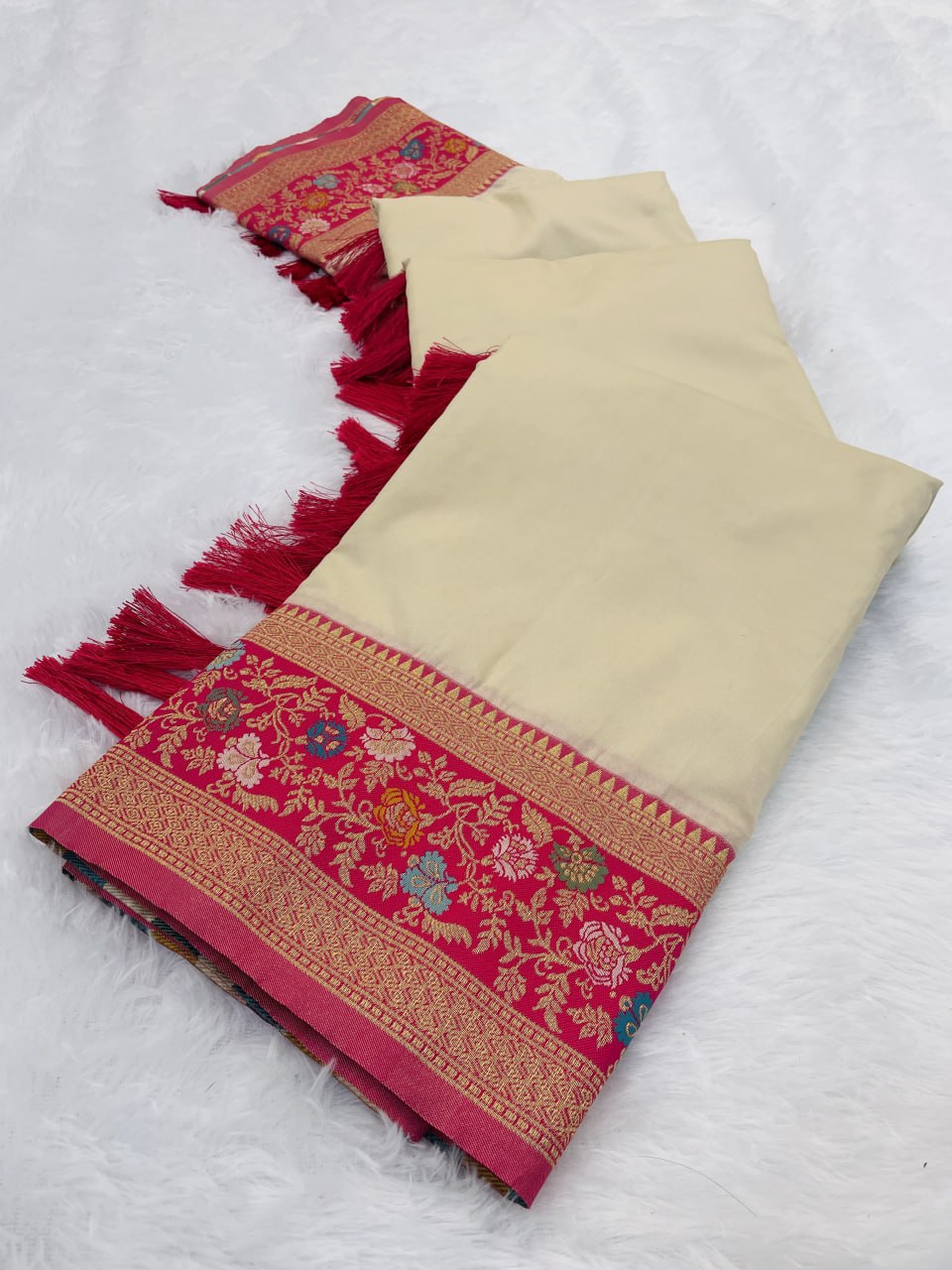 Elegant Gala Plain Body with Kadiyal Paithani Weaves Soft Silk Saree