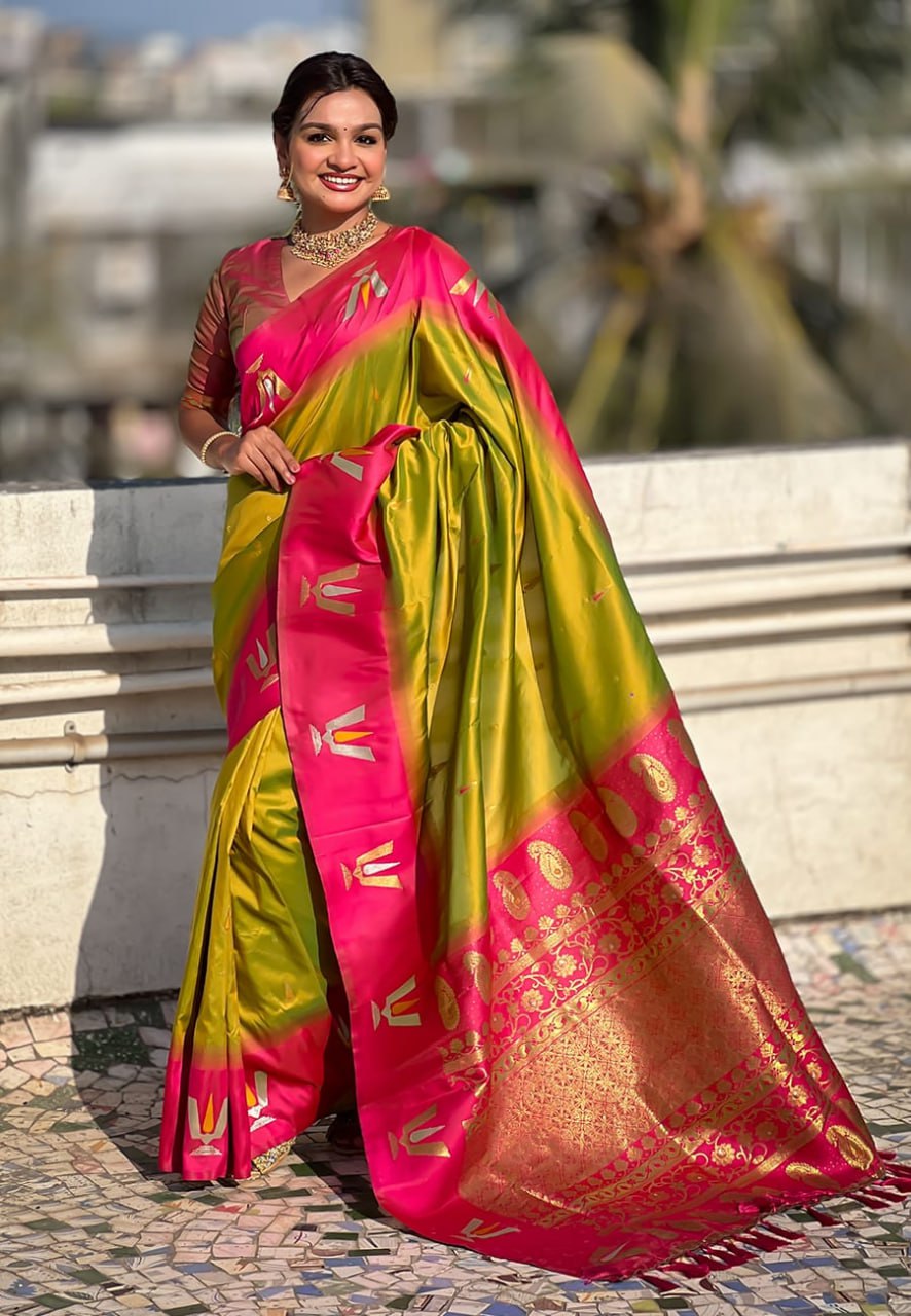 Zari Woven Organza Saree Rich zari-woven pallu
