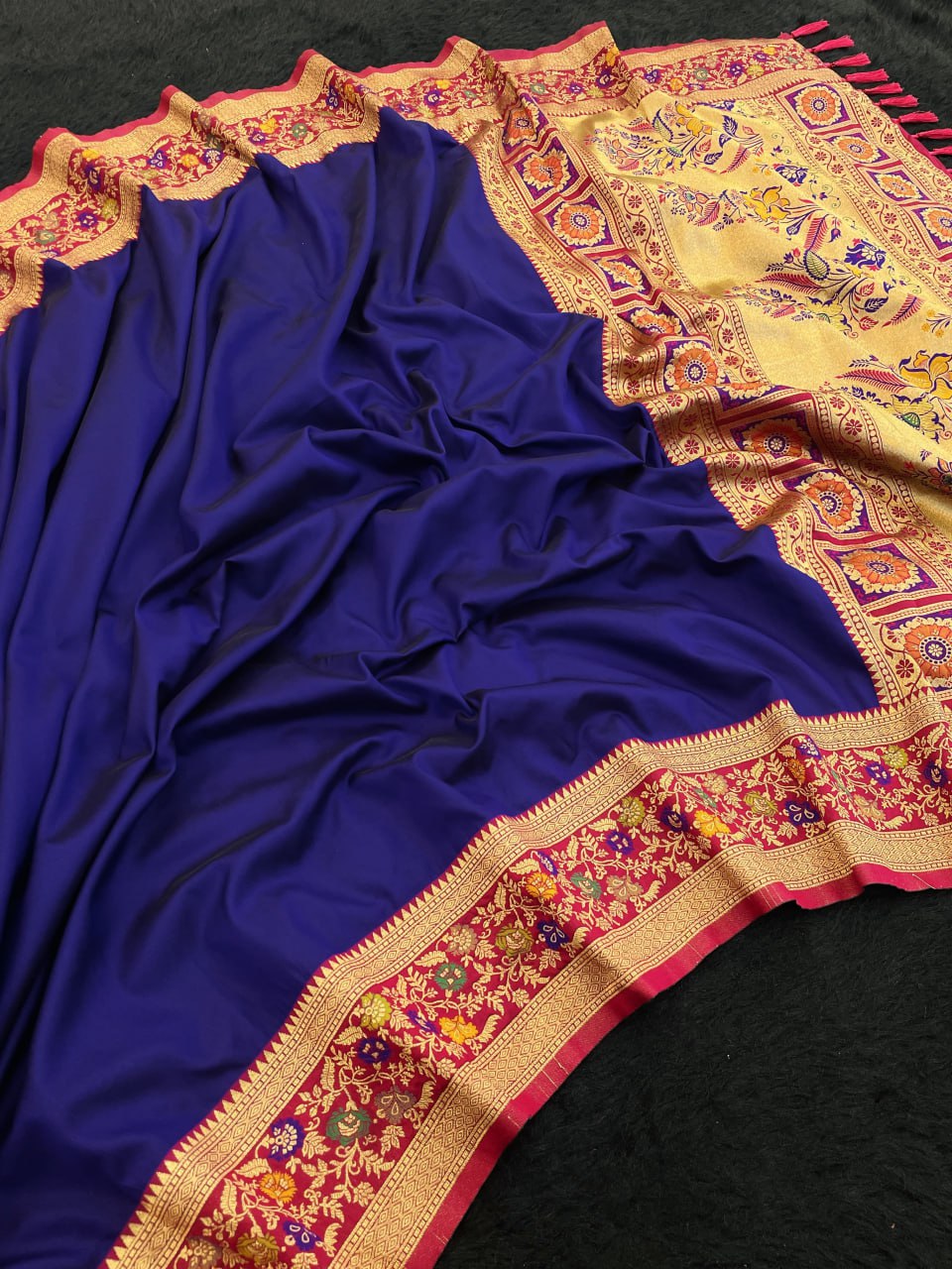 Elegant Gala Plain Body with Kadiyal Paithani Weaves Soft Silk Saree