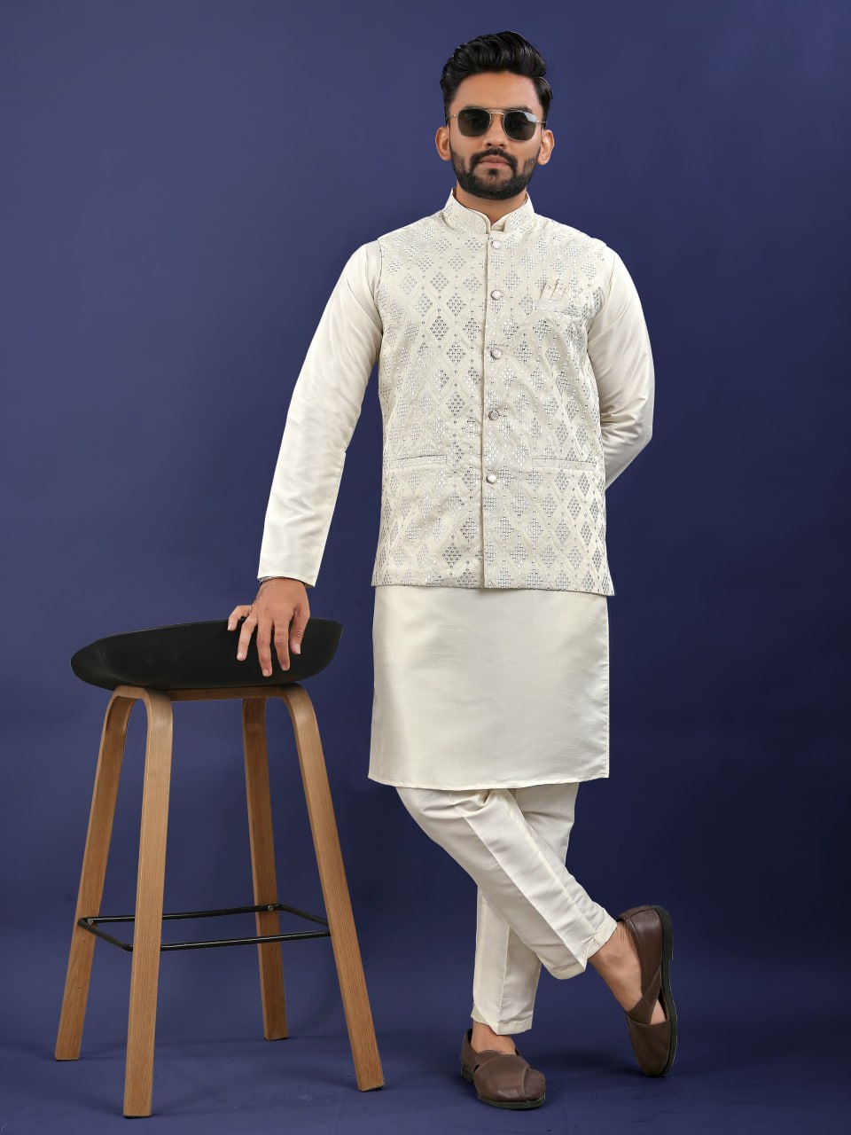 MEN'S KURTA PAJAMA WIRH JEQUARD KOTI