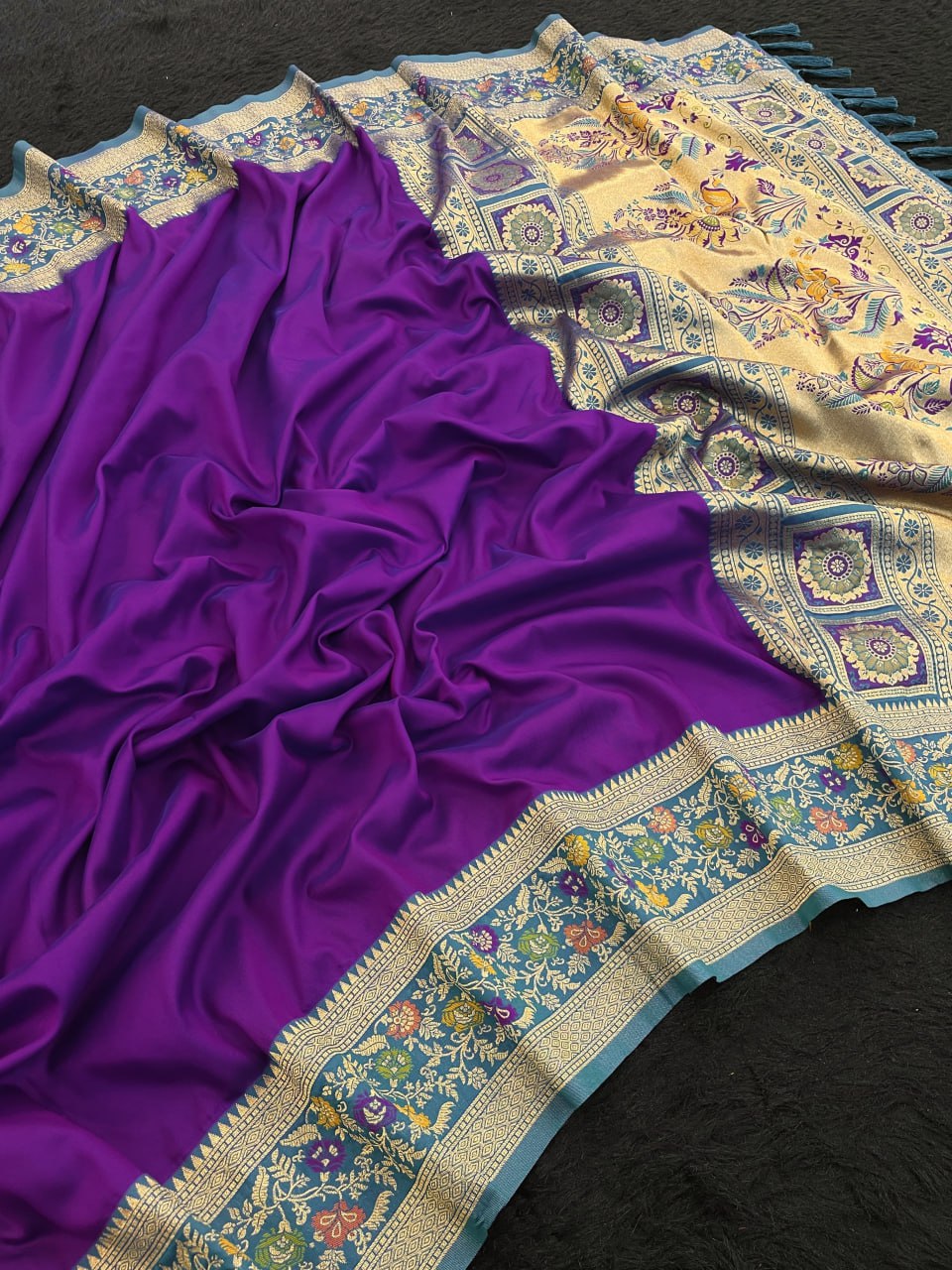Elegant Gala Plain Body with Kadiyal Paithani Weaves Soft Silk Saree