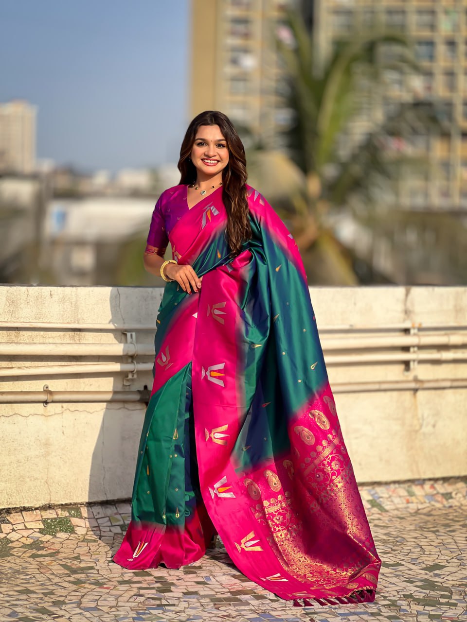 Zari Woven Organza Saree Rich zari-woven pallu