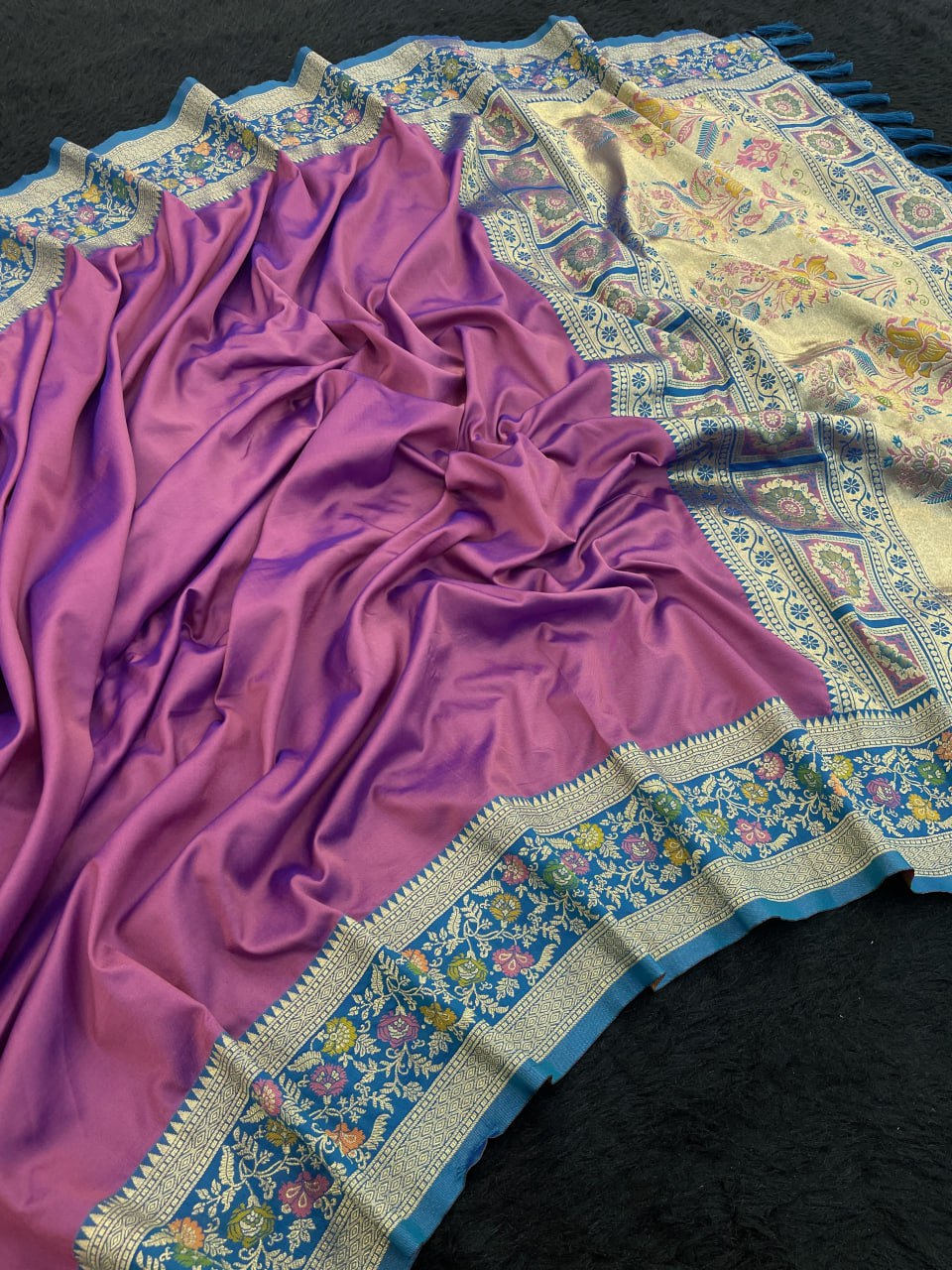 Elegant Gala Plain Body with Kadiyal Paithani Weaves Soft Silk Saree