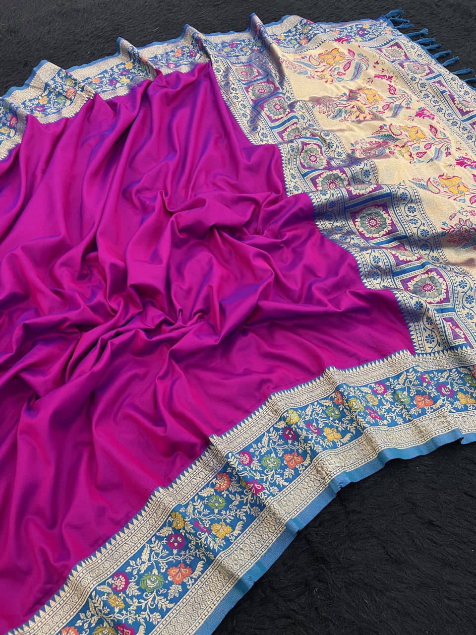 Elegant Gala Plain Body with Kadiyal Paithani Weaves Soft Silk Saree