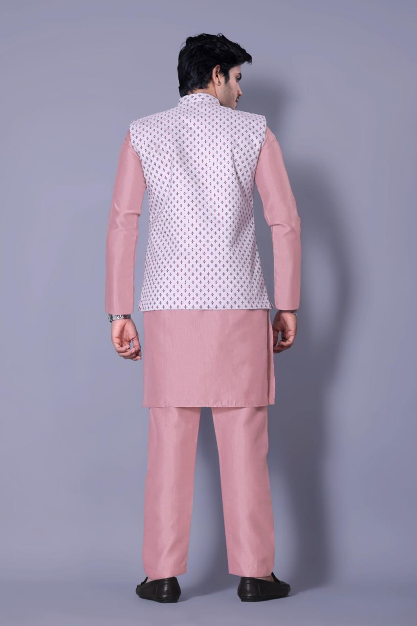 MAN'S KURTA PAJAMA EITH JEQUARD JACKETS