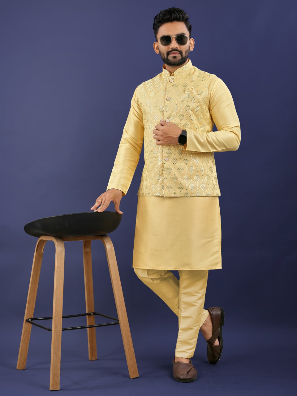MEN'S KURTA PAJAMA WIRH JEQUARD KOTI