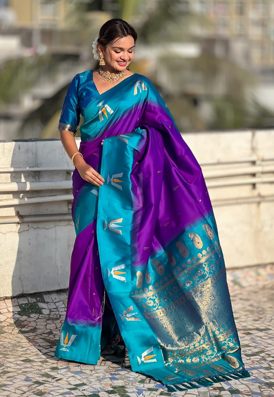 Zari Woven Organza Saree Rich zari-woven pallu