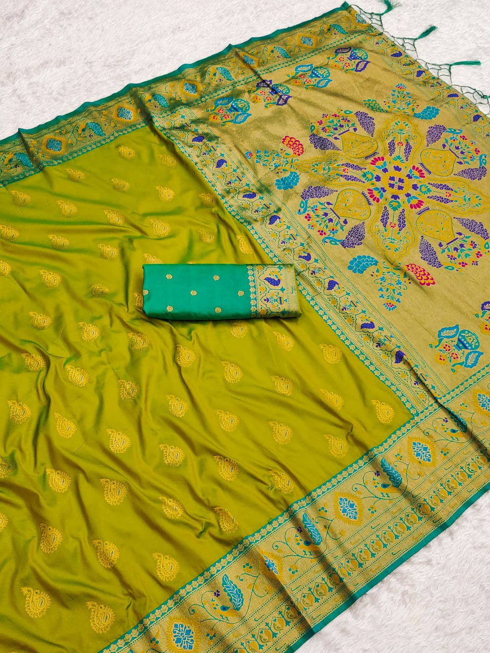 Exquisite Gold Zari Weaving Paithani Silk