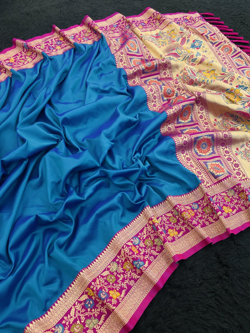 Elegant Gala Plain Body with Kadiyal Paithani Weaves Soft Silk Saree