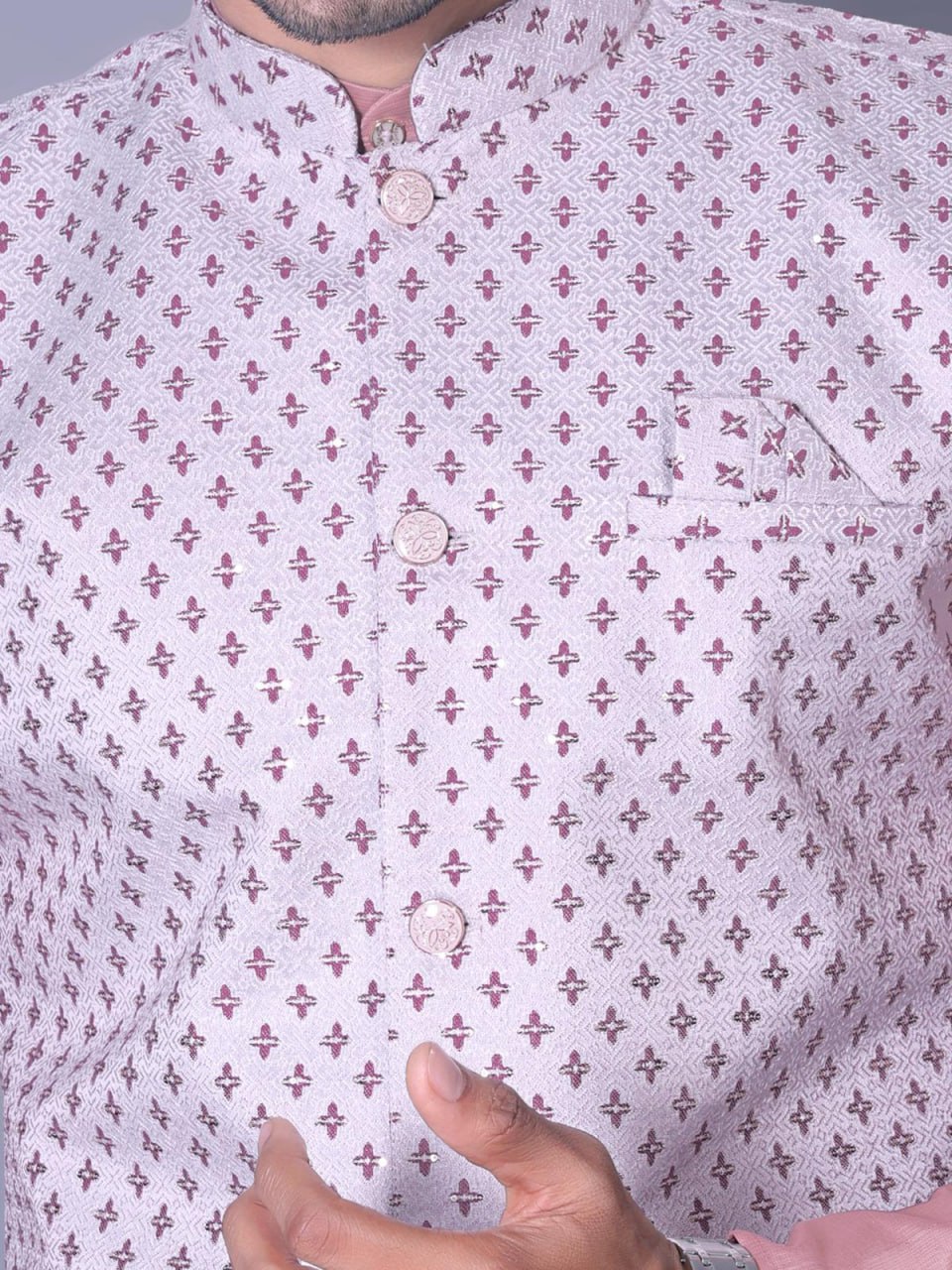 MAN'S KURTA PAJAMA EITH JEQUARD JACKETS
