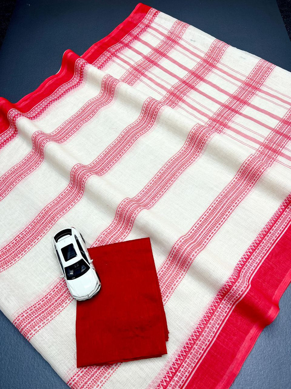 Plain Linen Digital Print Saree