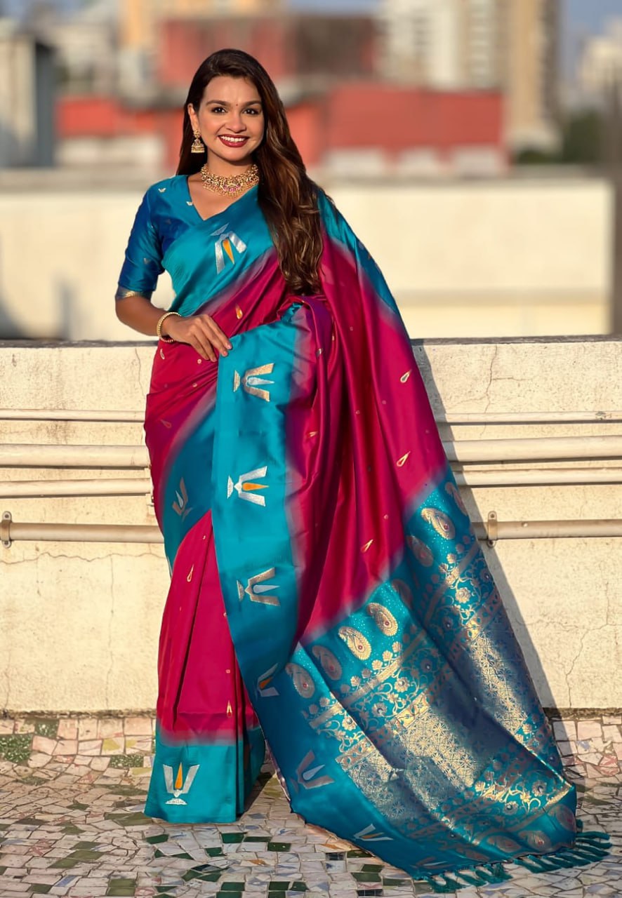 Zari Woven Organza Saree Rich zari-woven pallu