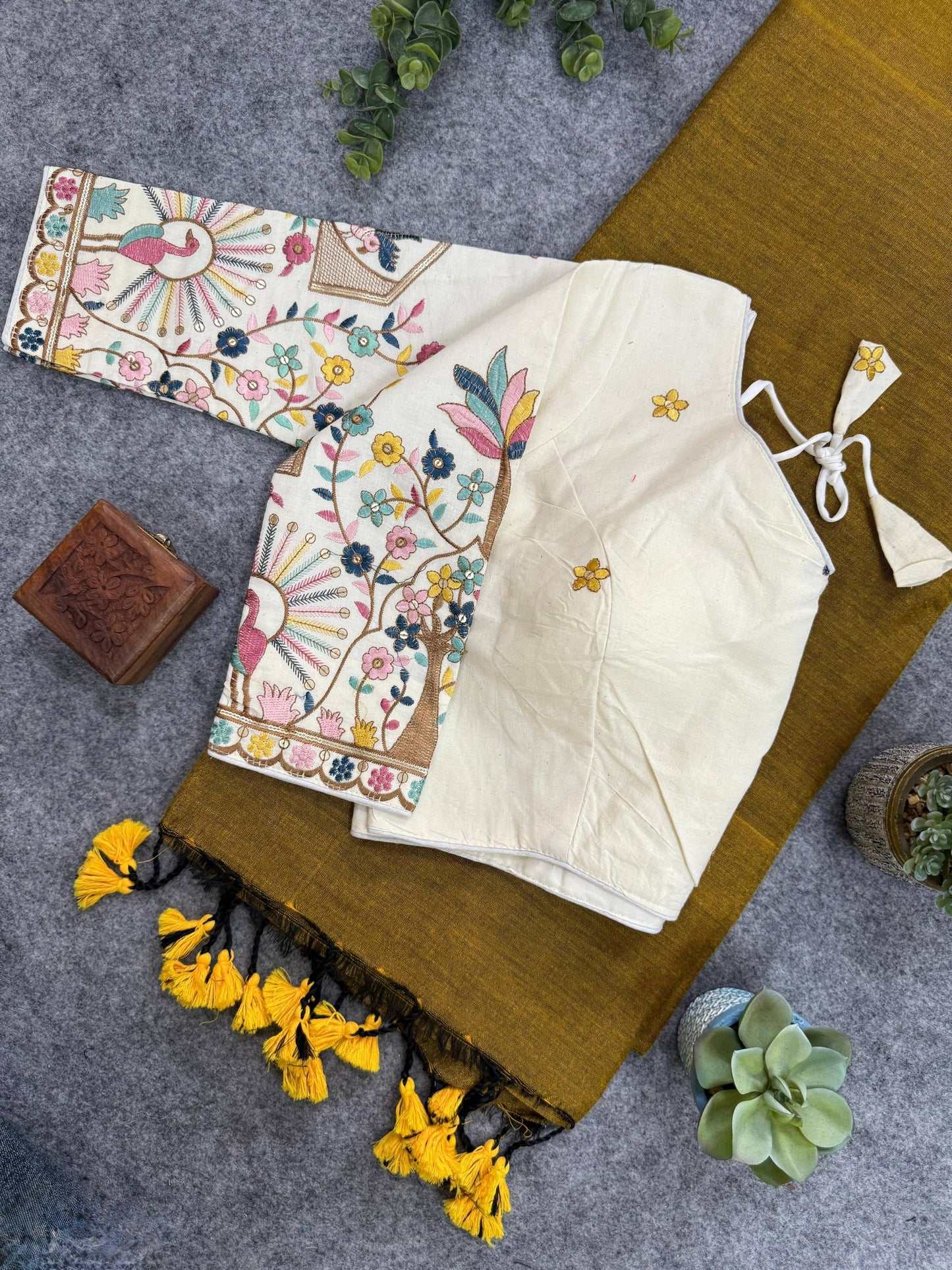 Handloom Khadi COTTON Saree With Peacock Design Blouse