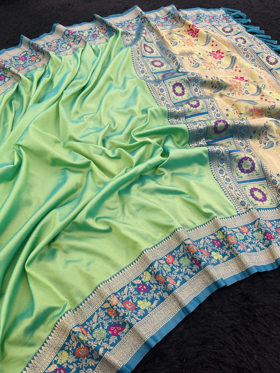 Elegant Gala Plain Body with Kadiyal Paithani Weaves Soft Silk Saree