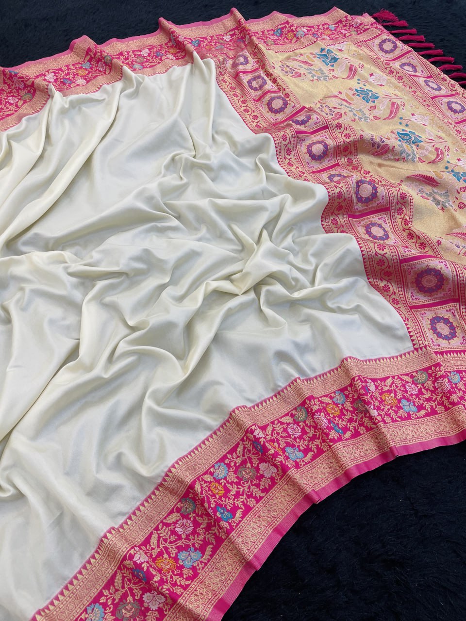 Elegant Gala Plain Body with Kadiyal Paithani Weaves Soft Silk Saree