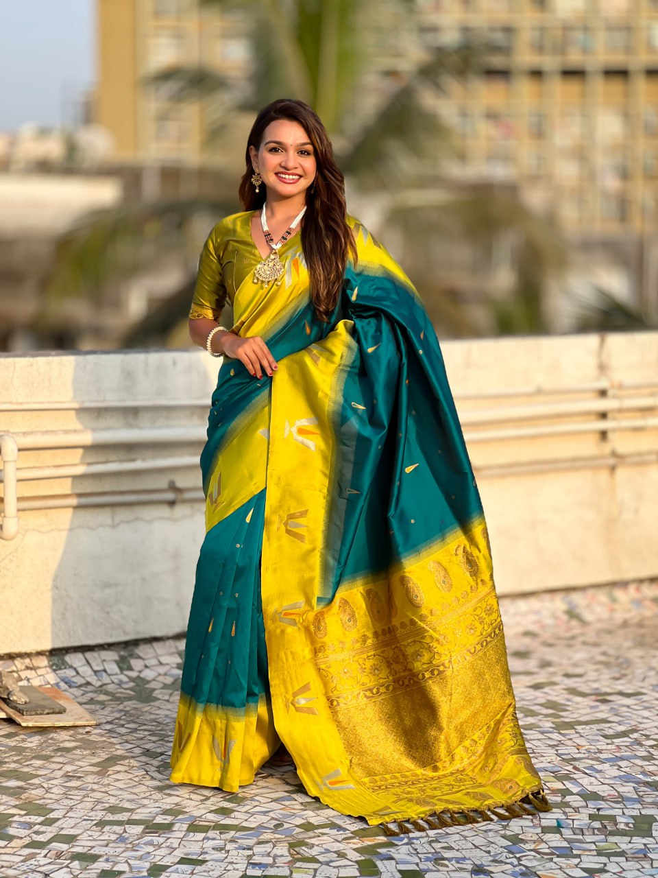 Zari Woven Organza Saree Rich zari-woven pallu