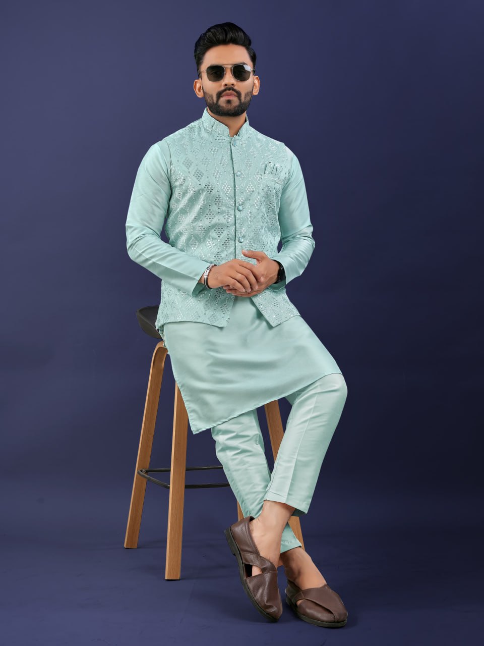 MEN'S KURTA PAJAMA WIRH JEQUARD KOTI