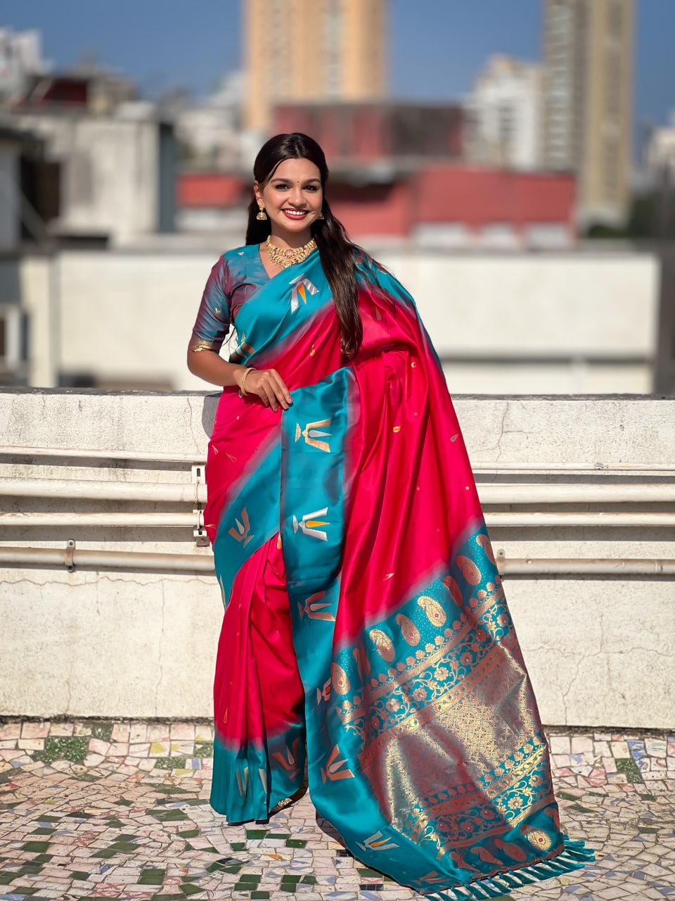 Zari Woven Organza Saree Rich zari-woven pallu