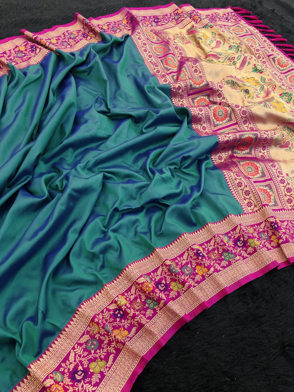 Elegant Gala Plain Body with Kadiyal Paithani Weaves Soft Silk Saree