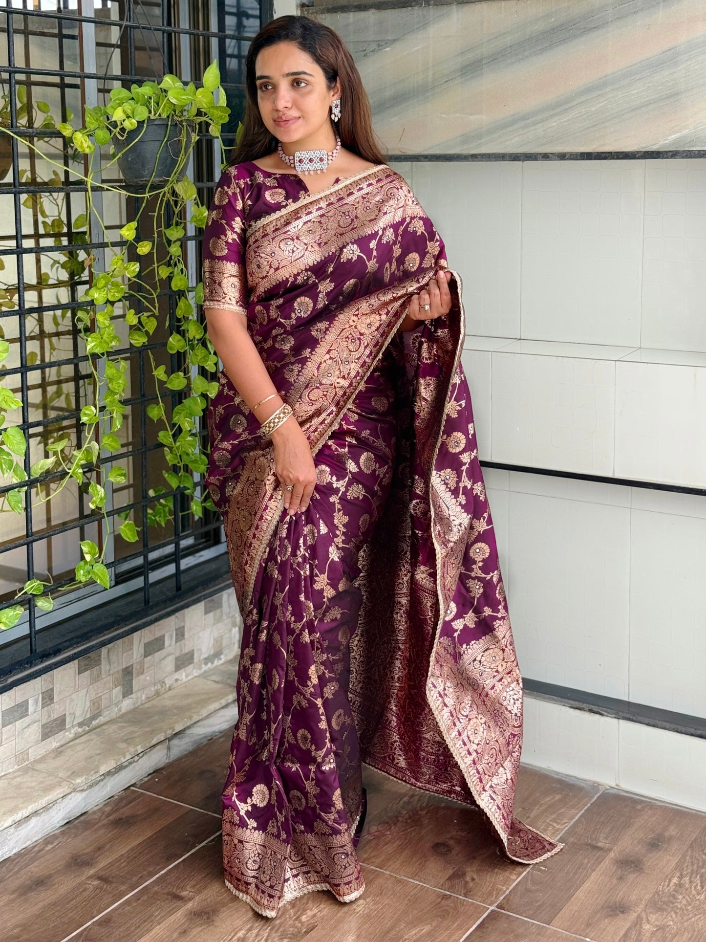 Madhvi TAi Simple yet elegant silk saree, perfect for the festive season