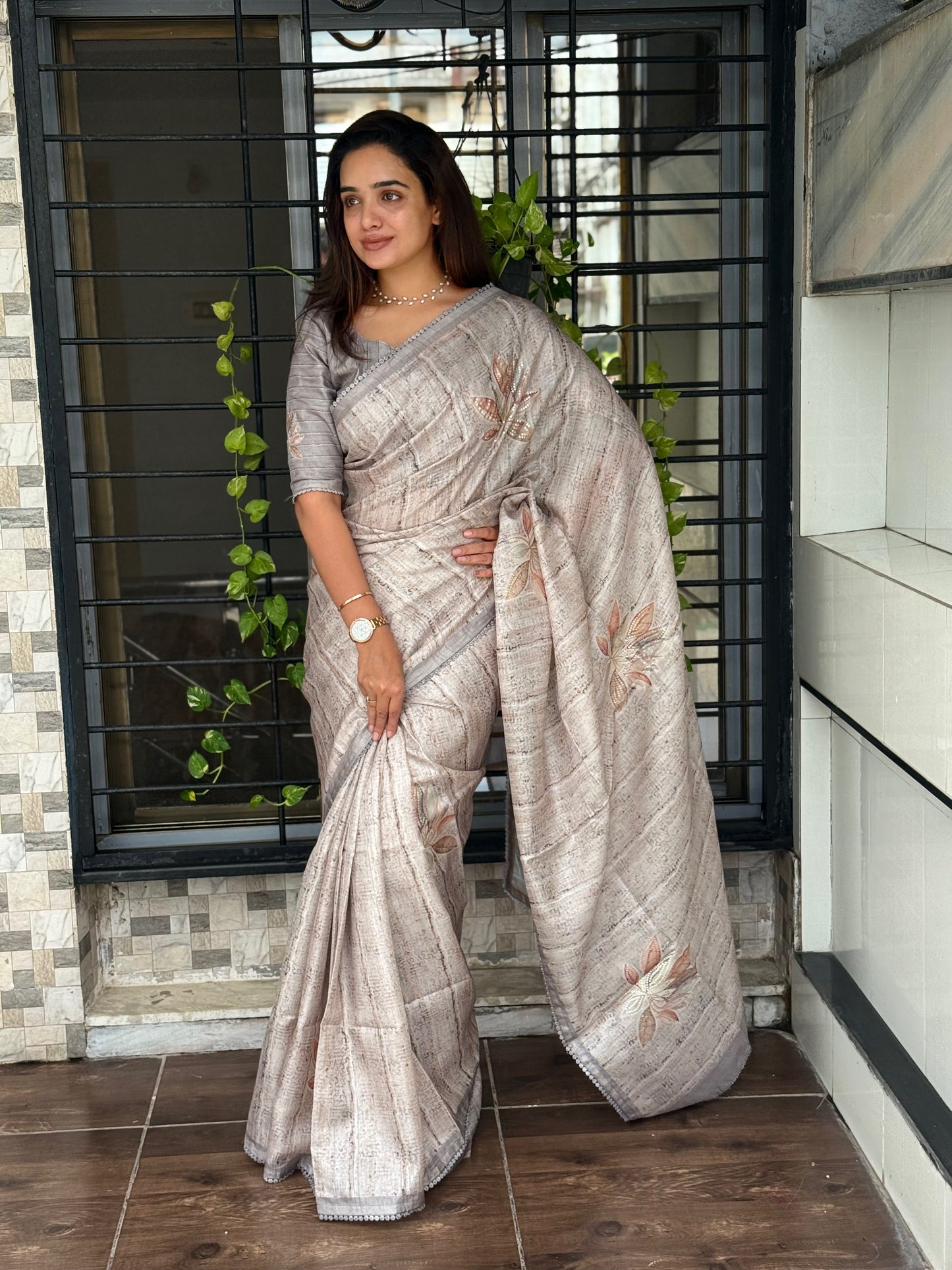 Divya Simple yet elegant saree from our exclusive collection, perfect for all occasions