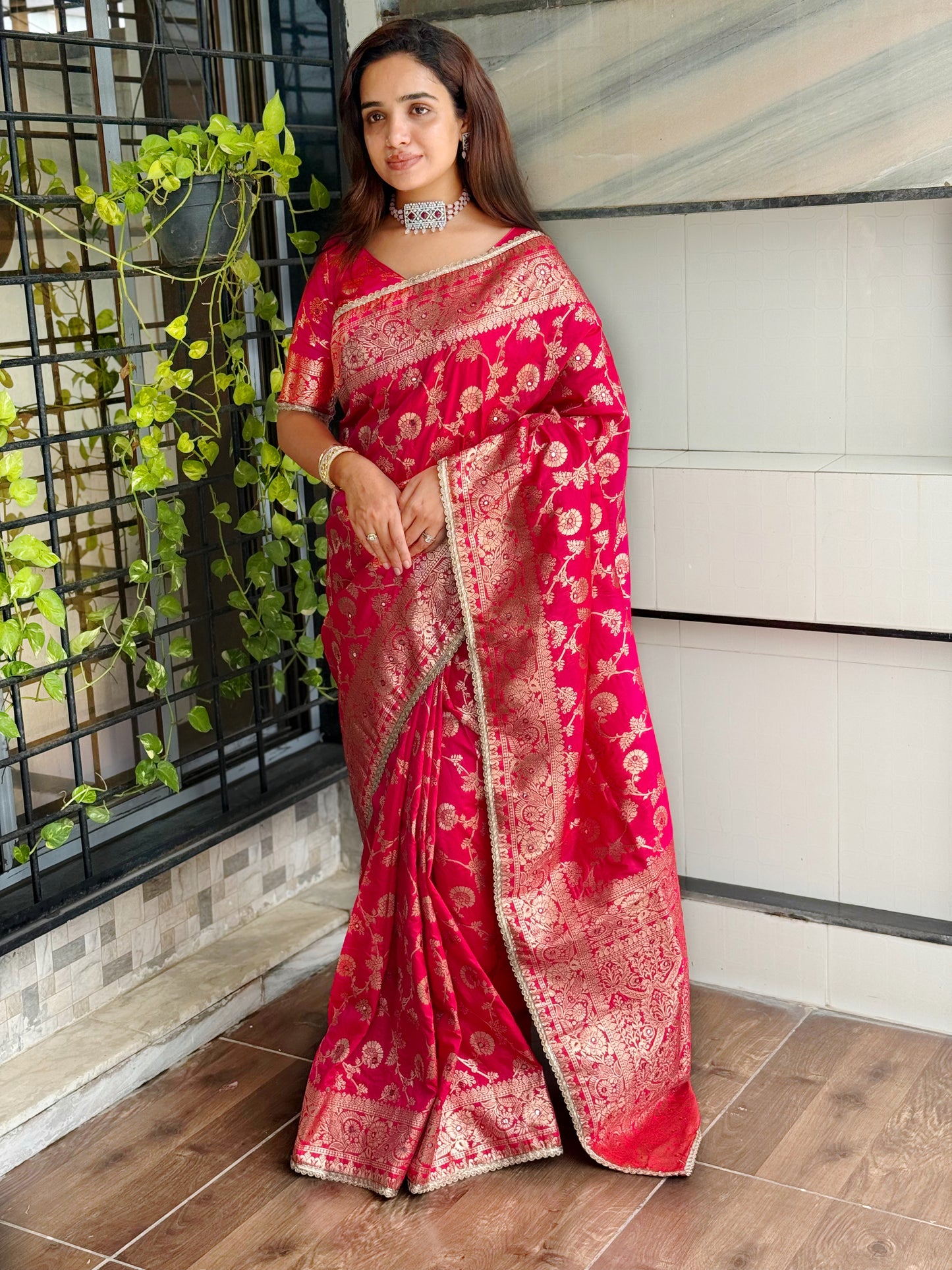 Madhvi TAi Simple yet elegant silk saree, perfect for the festive season