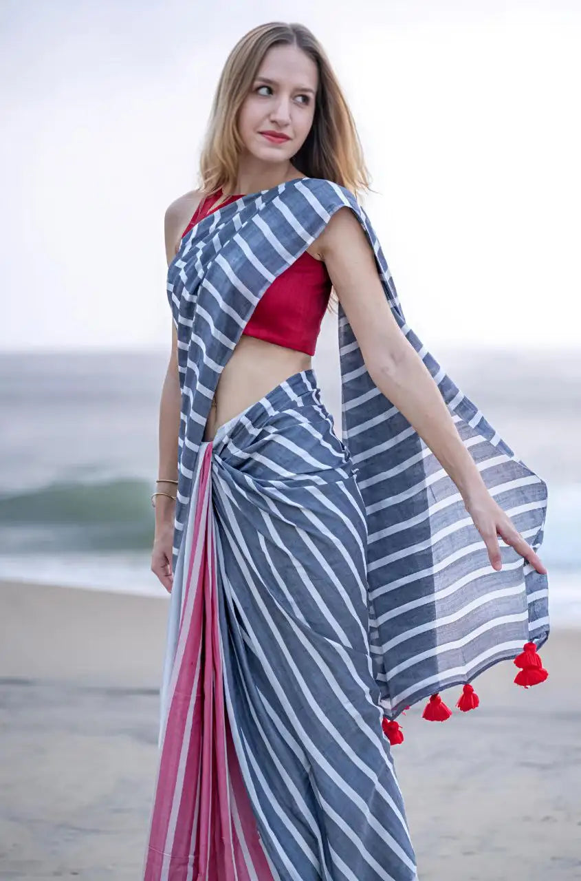 Plain Linen Digital Print Saree with Fumka Work