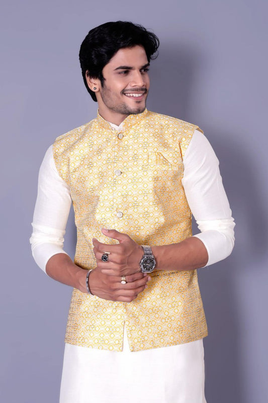 MAN'S KURTA PAJAMA EITH JEQUARD JACKETS