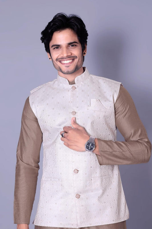 MAN'S KURTA PAJAMA EITH JEQUARD JACKETS