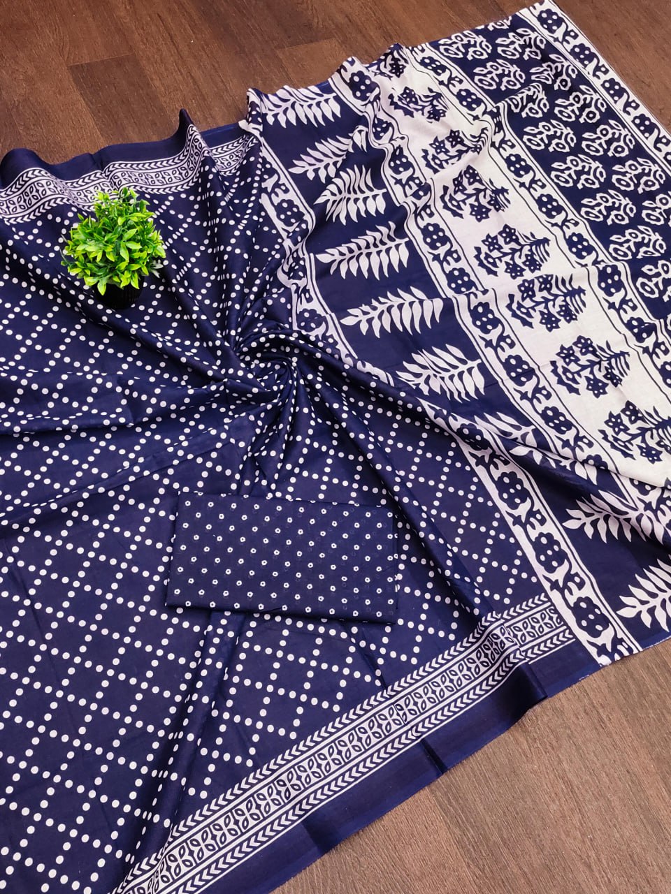 MULMUL COTTON HAND BANDHANI  SAREE