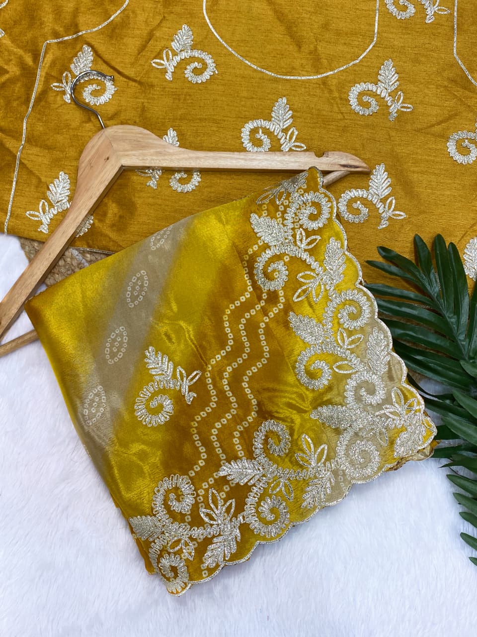 Chinnon sarees with complete Lehriya Bandhani print