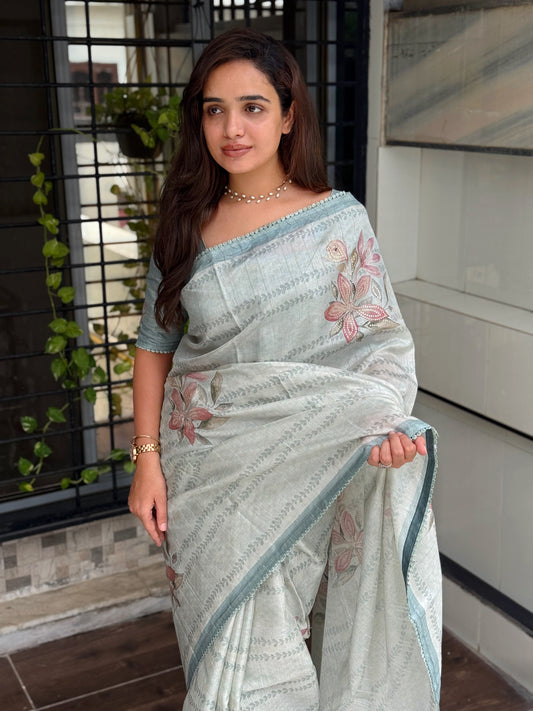 Divya Simple yet elegant saree from our exclusive collection, perfect for all occasions